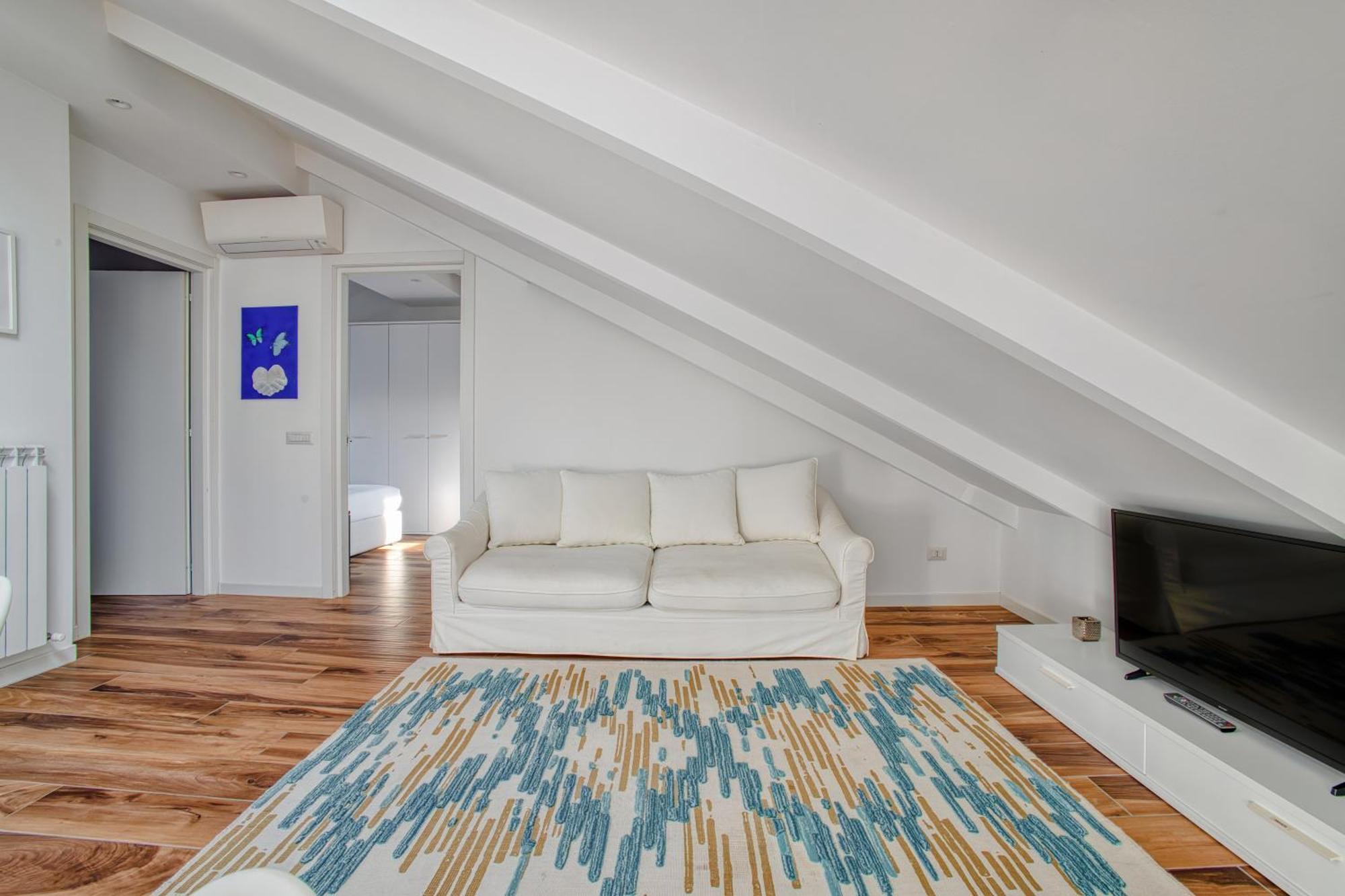 Apartment Stunning Penthouse With Balcony - Porta Venezia