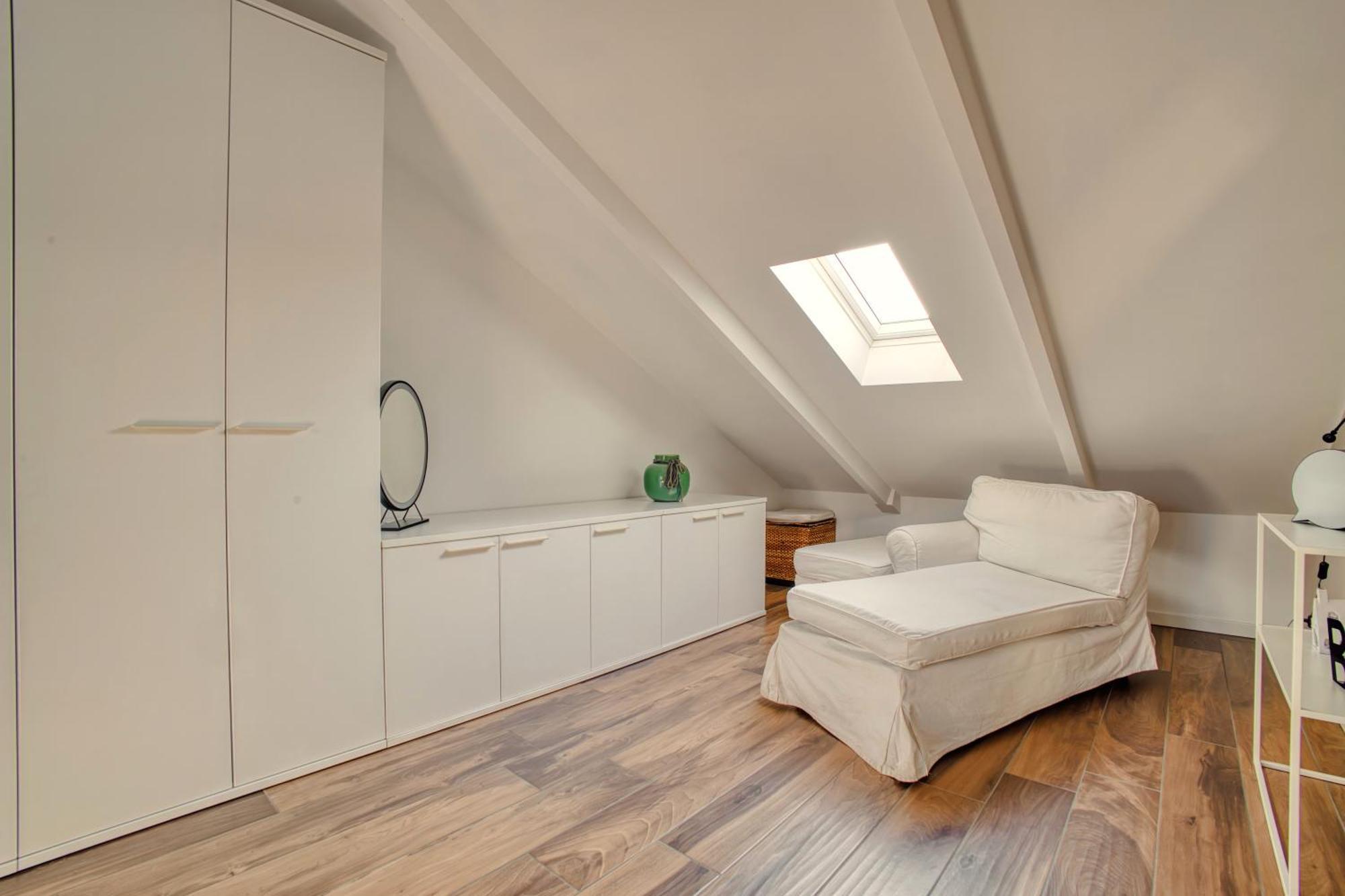 Stunning Penthouse With Balcony - Porta Venezia Apartment *